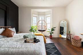 NEW Luxe Pet Friendly Free Parking Downtown