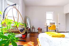 NEW Luxe Pet Friendly Free Parking Downtown