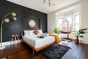 NEW Luxe Pet Friendly Free Parking Downtown