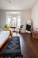 NEW Luxe Pet Friendly Free Parking Downtown