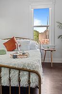 NEW Luxe Pet Friendly Free Parking Downtown