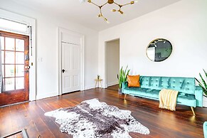 NEW Luxe Pet Friendly Free Parking Downtown