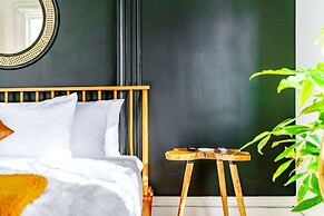 NEW Luxe Pet Friendly Free Parking Downtown
