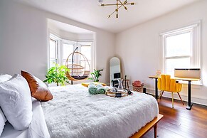 NEW Luxe Pet Friendly Free Parking Downtown