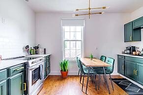 NEW Luxe Pet Friendly Free Parking Downtown