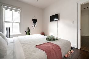 NEW Luxe Pet Friendly Free Parking Downtown