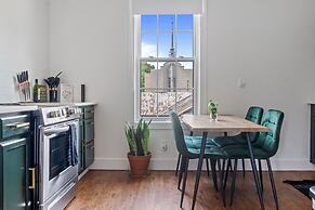 NEW Luxe Pet Friendly Free Parking Downtown