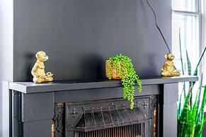 NEW Luxe Pet Friendly Free Parking Downtown