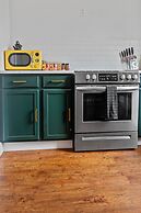 NEW Luxe Pet Friendly Free Parking Downtown