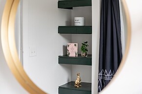 NEW Luxe Pet Friendly Free Parking Downtown