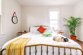 NEW Luxe Pet Friendly Free Parking Downtown