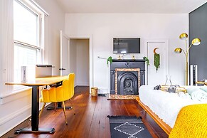 NEW Luxe Pet Friendly Free Parking Downtown