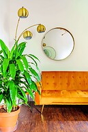 NEW Luxe Pet Friendly Free Parking Downtown