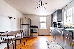 NEW Luxe Pet Friendly Free Parking Downtown