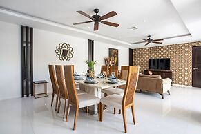 Spacious Tri-Level Pool Villa Dragon C