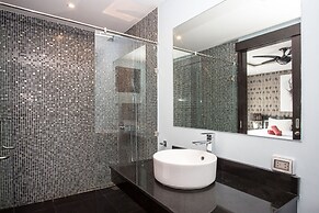 Spacious Tri-Level Pool Villa Dragon C