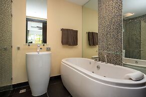 Seaview Pool Villa Dragon D in Tropics