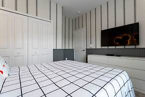 Luxurious Home w Theme Beds Private Pool