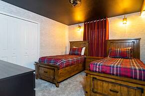 Luxurious Home w Theme Beds Private Pool