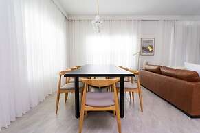 Luxurious Home w Theme Beds Private Pool