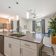 Magical Retreat - A Spacious Villa 10 min From Disney