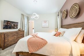 5BR Themed Home - Private Pool Prime Location