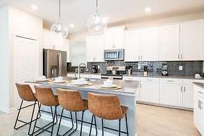 5BR Themed Home - Private Pool Prime Location