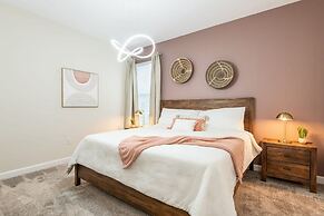 5BR Themed Home - Private Pool Prime Location