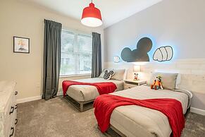 5BR Themed Home - Private Pool Prime Location