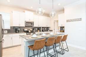 5BR Themed Home - Private Pool Prime Location