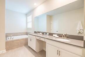 5BR Themed Home - Private Pool Prime Location