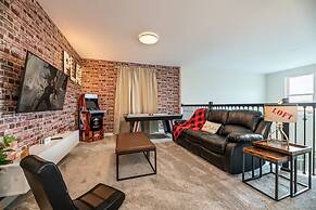 5BR Themed Home - Private Pool Prime Location