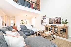 5BR Themed Home - Private Pool Prime Location