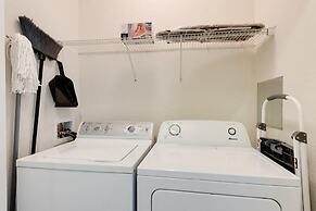 Central Elegance-spacious Beautifully Decor Condo