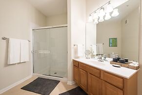 Central Elegance-spacious Beautifully Decor Condo