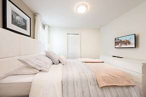 Private Pool Modern Elegance Ideal Locale