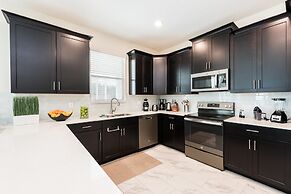 Private Pool Modern Elegance Ideal Locale