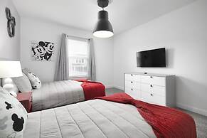 Chic Modern Home- Mickey Star Wars Magic