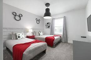 Chic Modern Home- Mickey Star Wars Magic