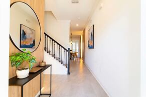 Chic Modern Marvel-spacious Themed Bedrooms Private Pool