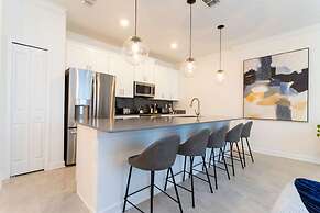 Chic Modern Marvel-spacious Themed Bedrooms Private Pool