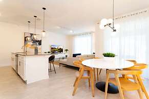 Chic Modern Marvel-spacious Themed Bedrooms Private Pool