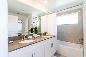 Chic Modern Marvel-spacious Themed Bedrooms Private Pool