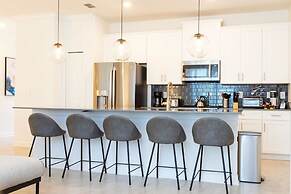 Chic Modern Marvel-spacious Themed Bedrooms Private Pool