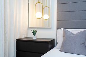 Chic Modern Marvel-spacious Themed Bedrooms Private Pool