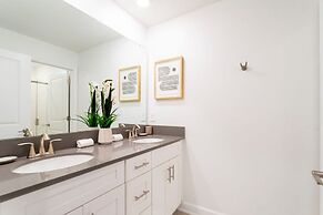 Chic Modern Marvel-spacious Themed Bedrooms Private Pool