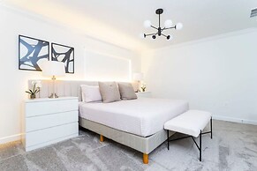 Chic Modern Marvel-spacious Themed Bedrooms Private Pool