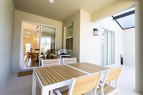 Chic Modern Marvel-spacious Themed Bedrooms Private Pool