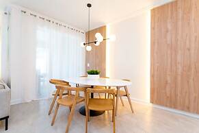 Chic Modern Marvel-spacious Themed Bedrooms Private Pool