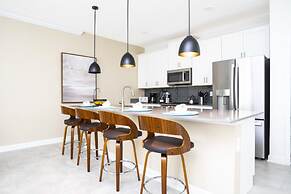 Comfy Themed Home Private Pool Prime Location